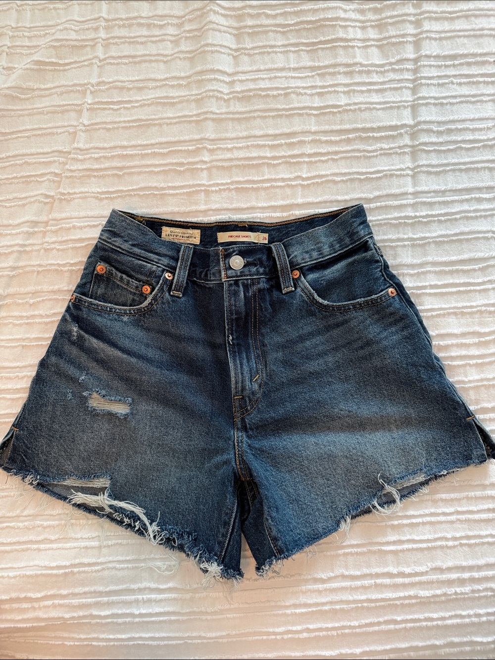 Levi’s Ribcage denim shorts sz 26